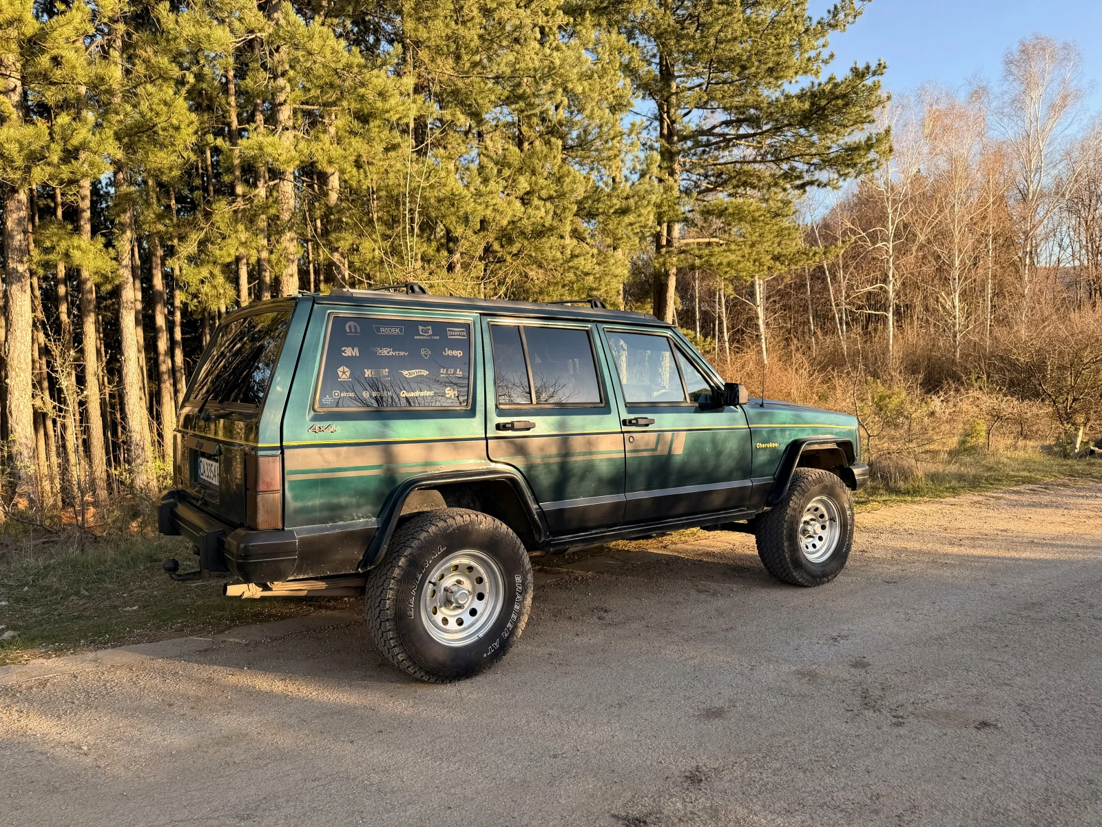 Jeep Cherokee XJ 4.0, снимка 3 - Автомобили и джипове - 54147126