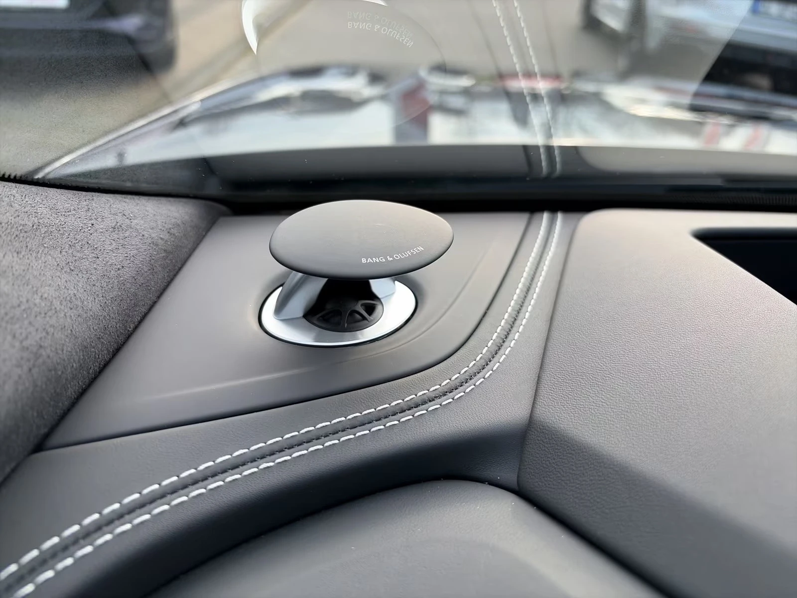 Audi RSQ8 FACELIFT / B&O / MATRIX / HUD / PANO / 360 /, снимка 14 - Автомобили и джипове - 55055878