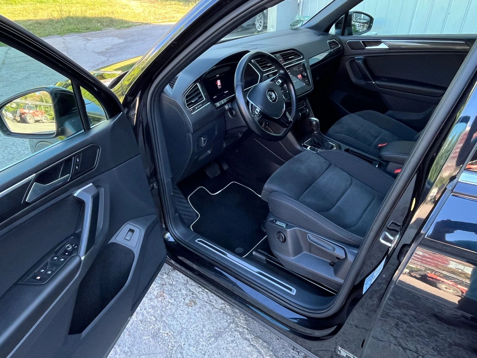 VW Tiguan 4motion 2.0TDI, снимка 11 - Автомобили и джипове - 55465846