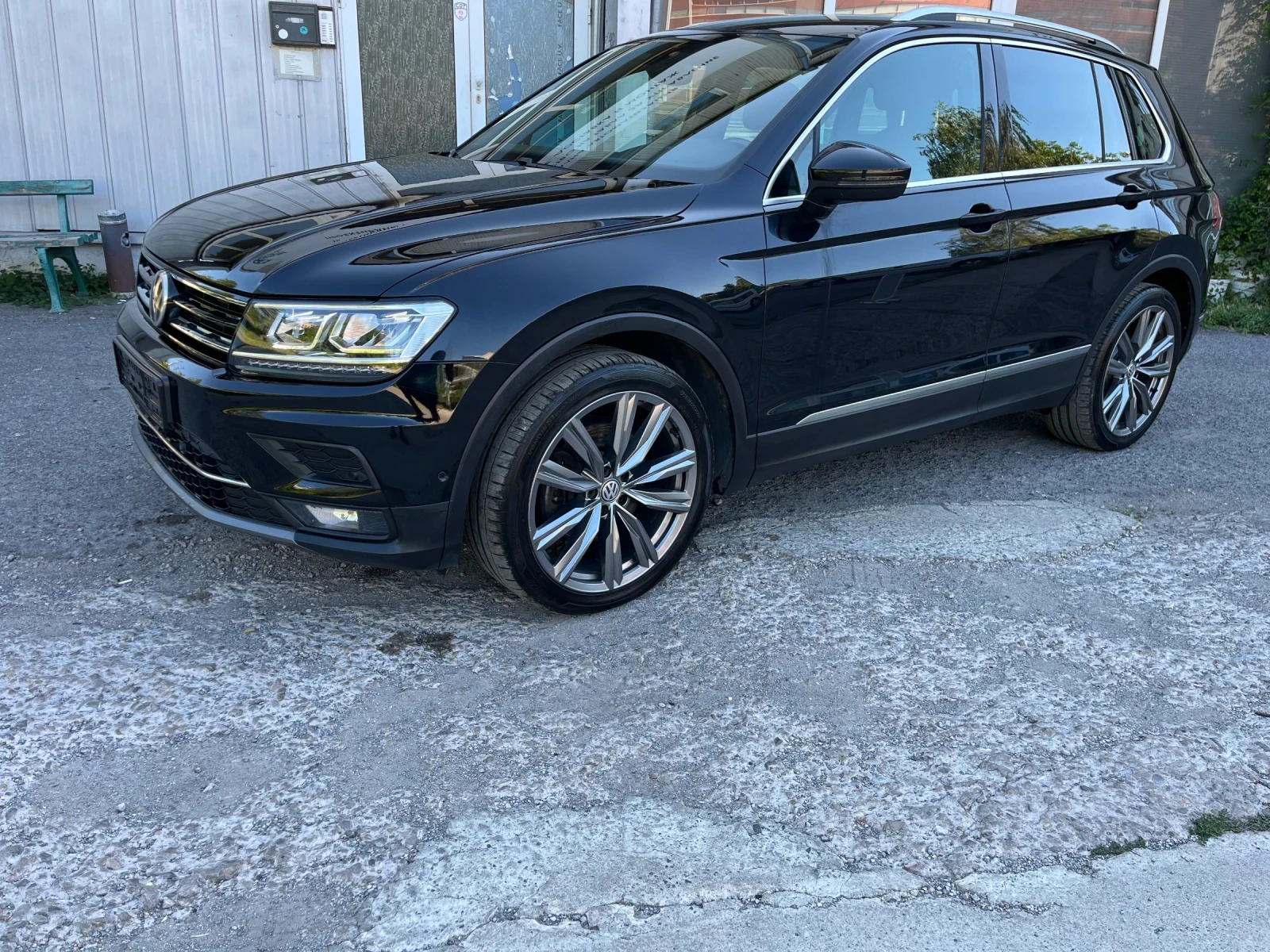 VW Tiguan 4motion 2.0TDI, снимка 3 - Автомобили и джипове - 55465846