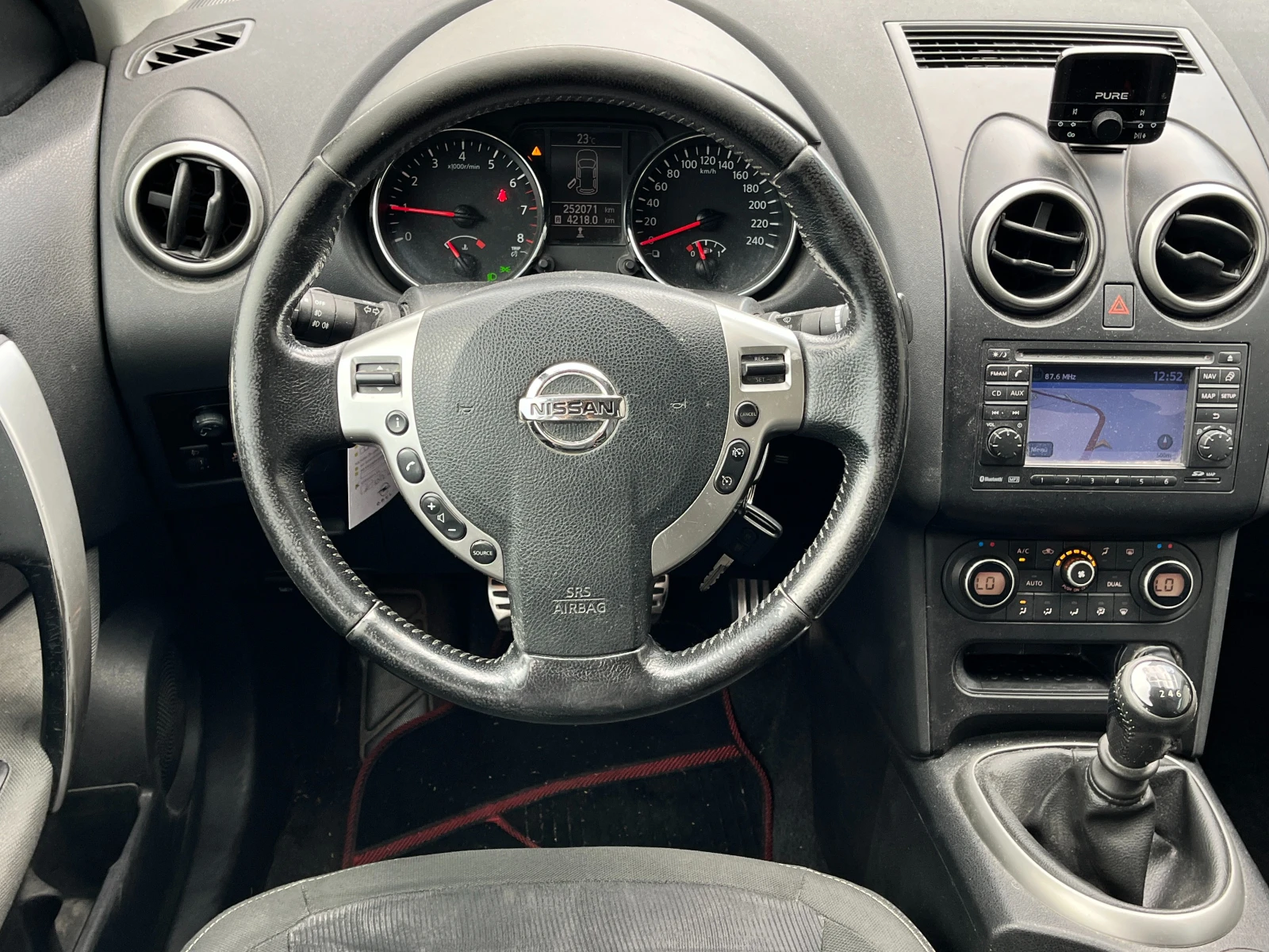 Nissan Qashqai 2.0i-4X4-6 скорости, снимка 9 - Автомобили и джипове - 55507660
