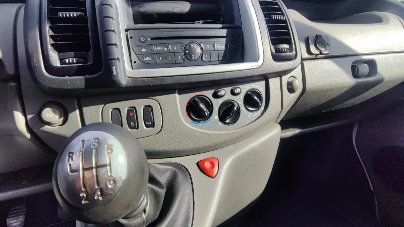 Opel Vivaro 2.0cdti, снимка 11 - Бусове и автобуси - 53255915