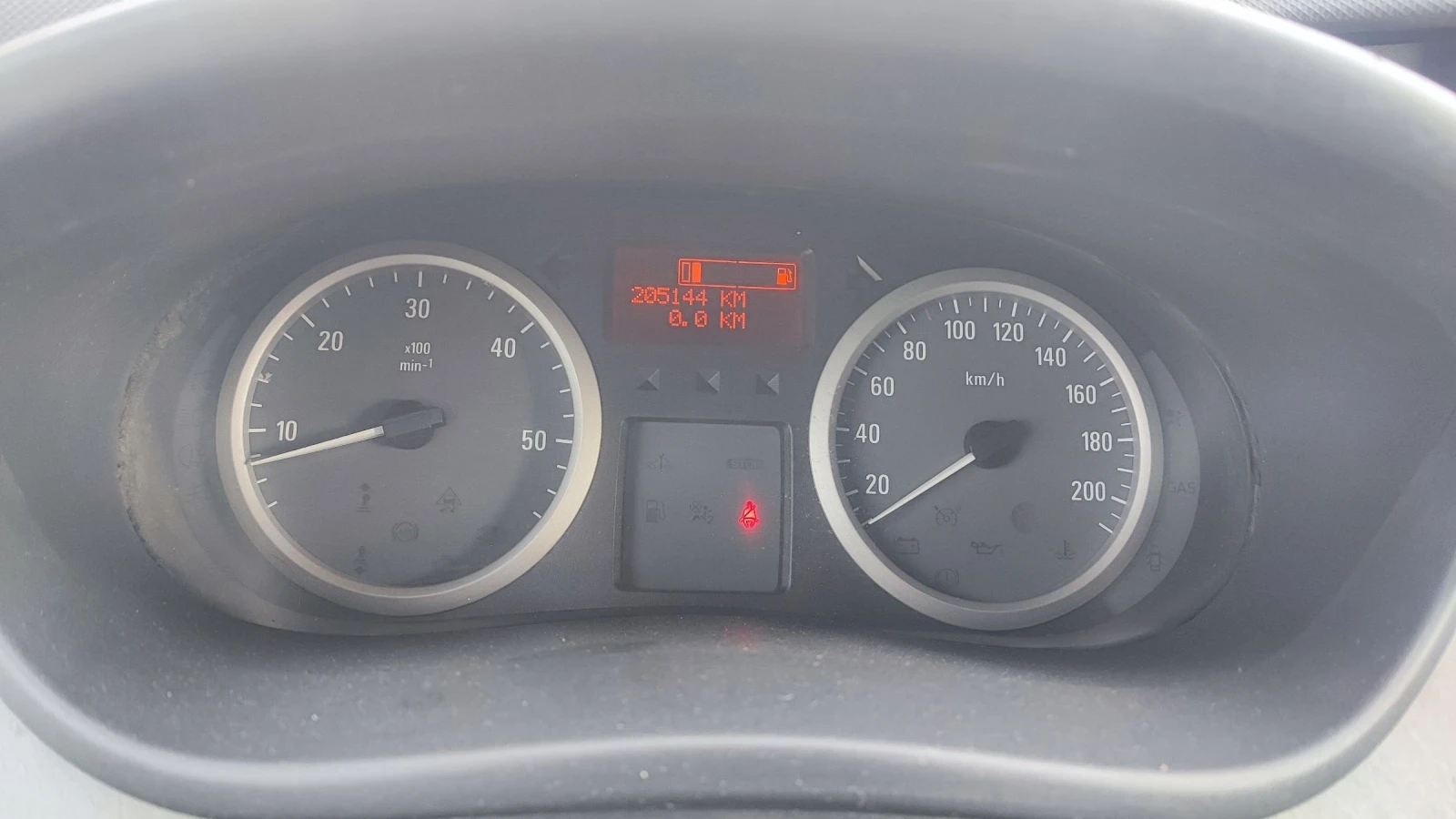 Opel Vivaro 2.0cdti - изображение 10