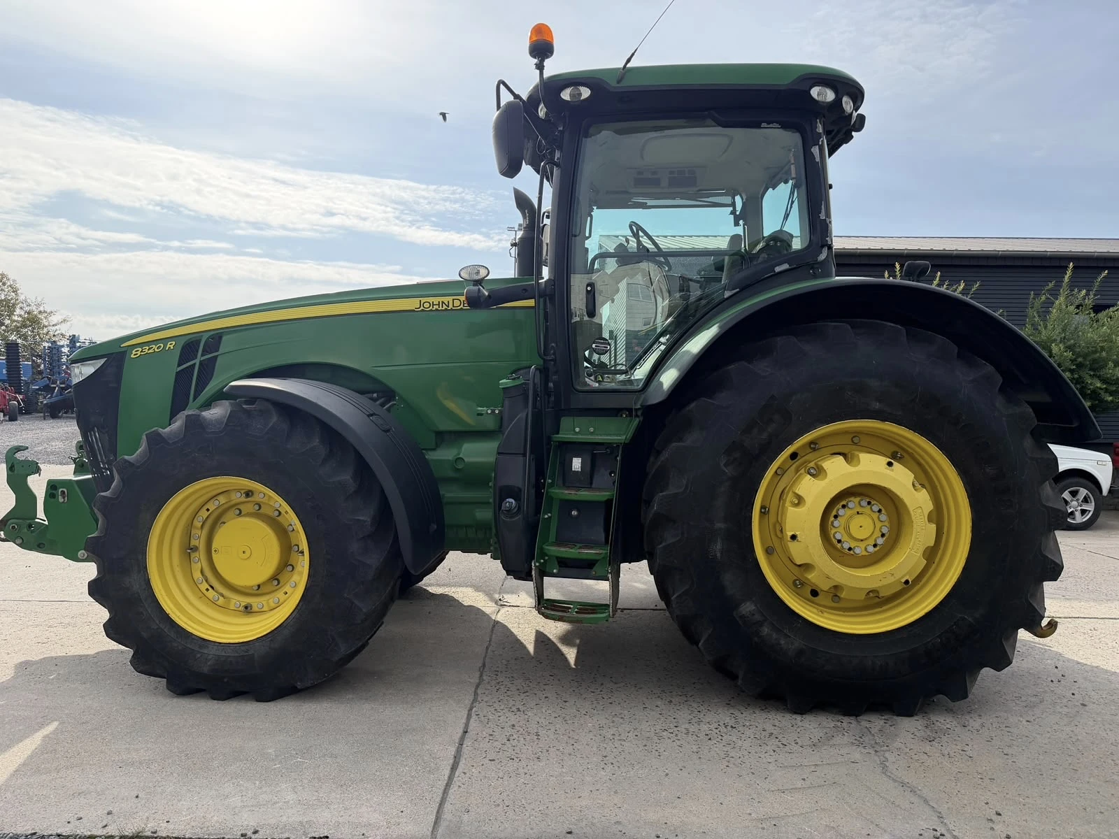 Трактор John Deere 8320R E-23 POWER SHIFT НАВИГАЦИЯ ЛИЗИНГ, снимка 5 - Селскостопанска техника - 56074402