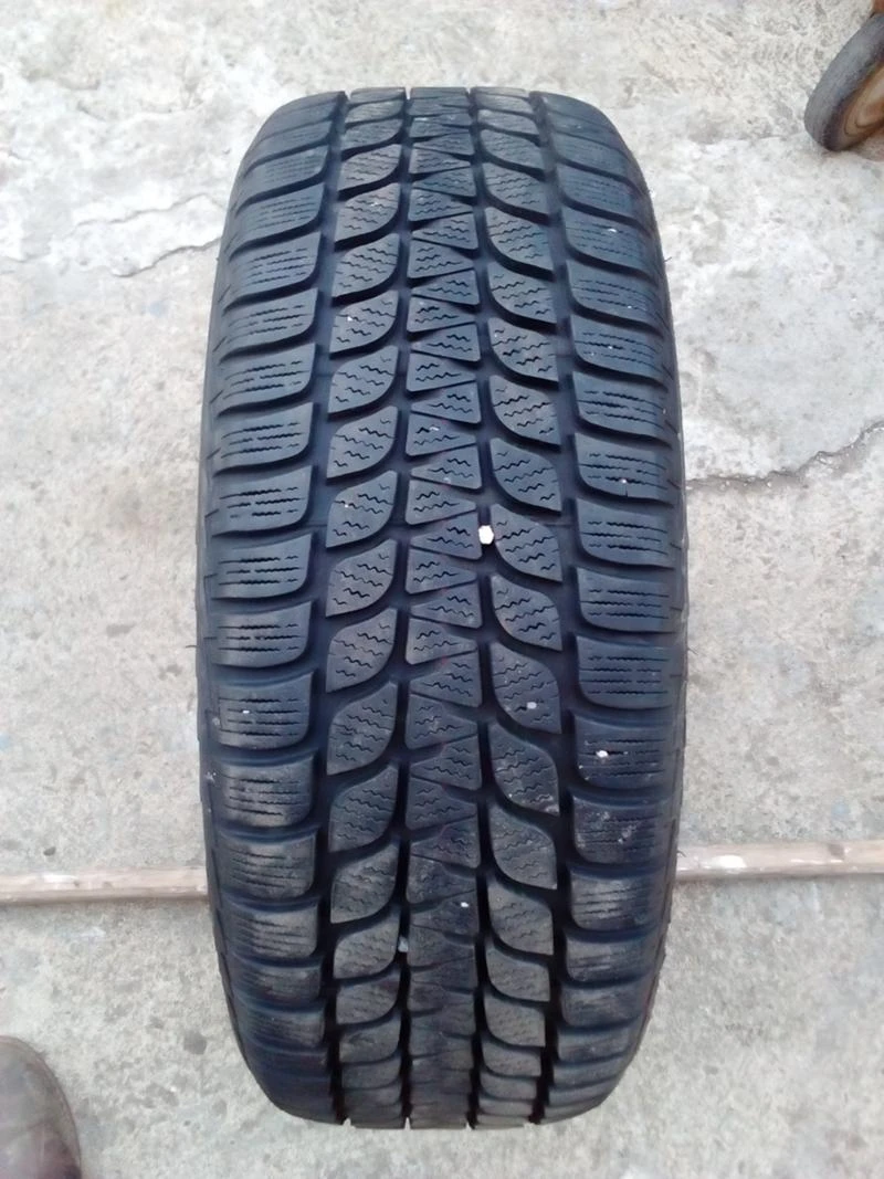 Гуми Зимни 205/60R15, снимка 1 - Гуми и джанти - 20335288