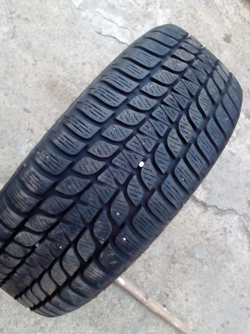 Гуми Зимни 205/60R15, снимка 2 - Гуми и джанти - 20335288