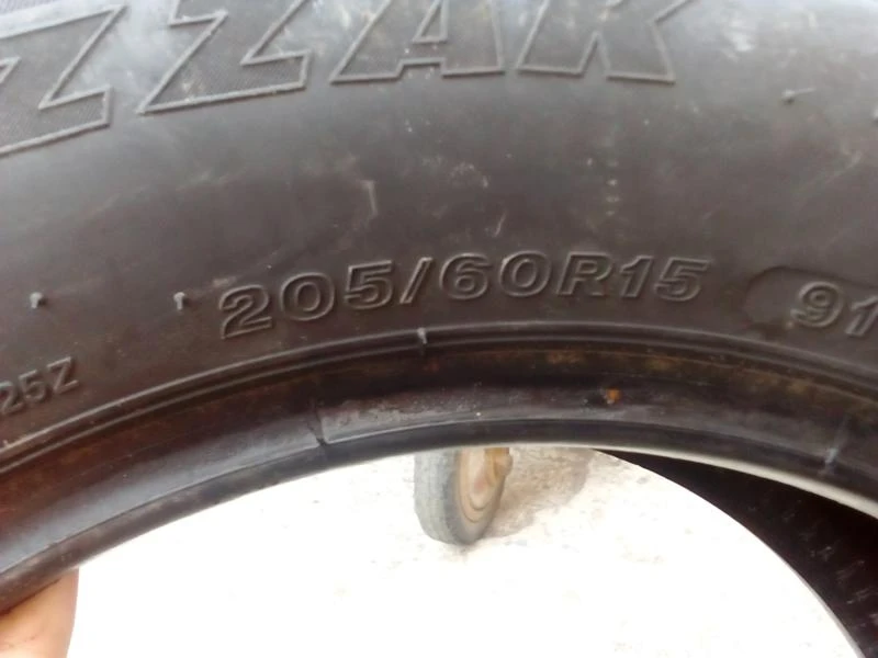 Гуми Зимни 205/60R15, снимка 5 - Гуми и джанти - 20335288