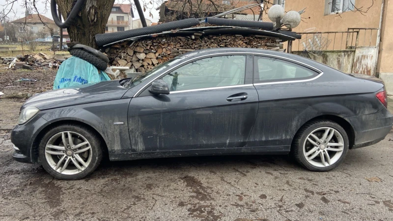 Mercedes-Benz C 220, снимка 3 - Автомобили и джипове - 48280675