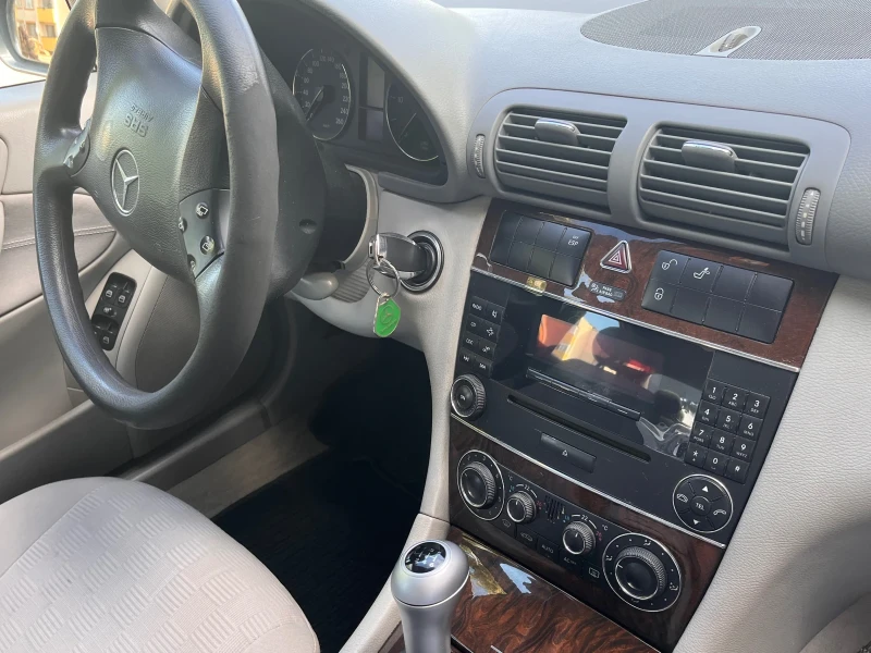 Mercedes-Benz C 200 Facelift, снимка 5 - Автомобили и джипове - 52399178