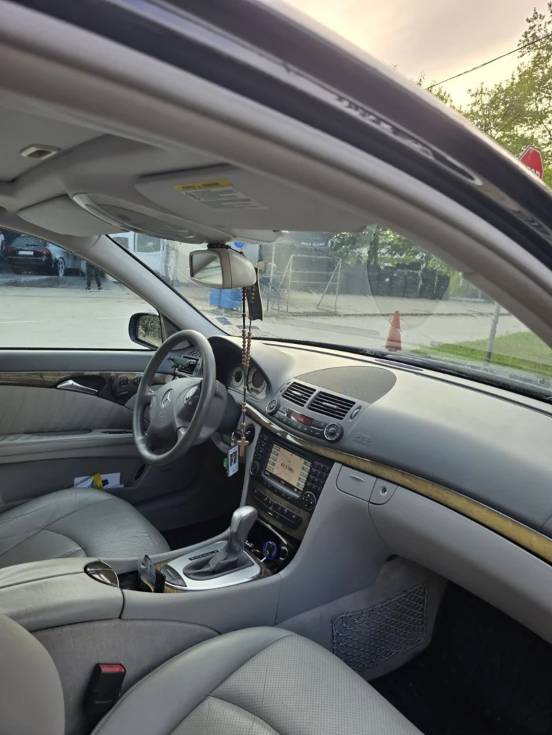 Mercedes-Benz E 320, снимка 10 - Автомобили и джипове - 53400249