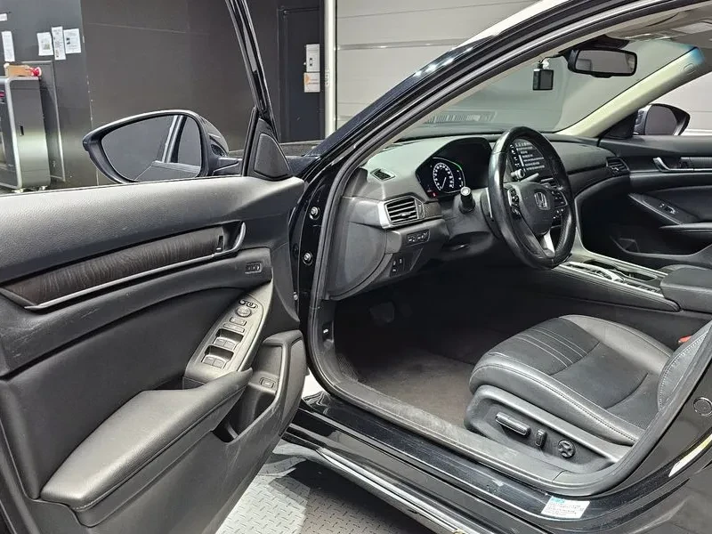 Honda Accord 2.0 Hybrid - САМО 30% АВАНС!, снимка 11 - Автомобили и джипове - 55440339