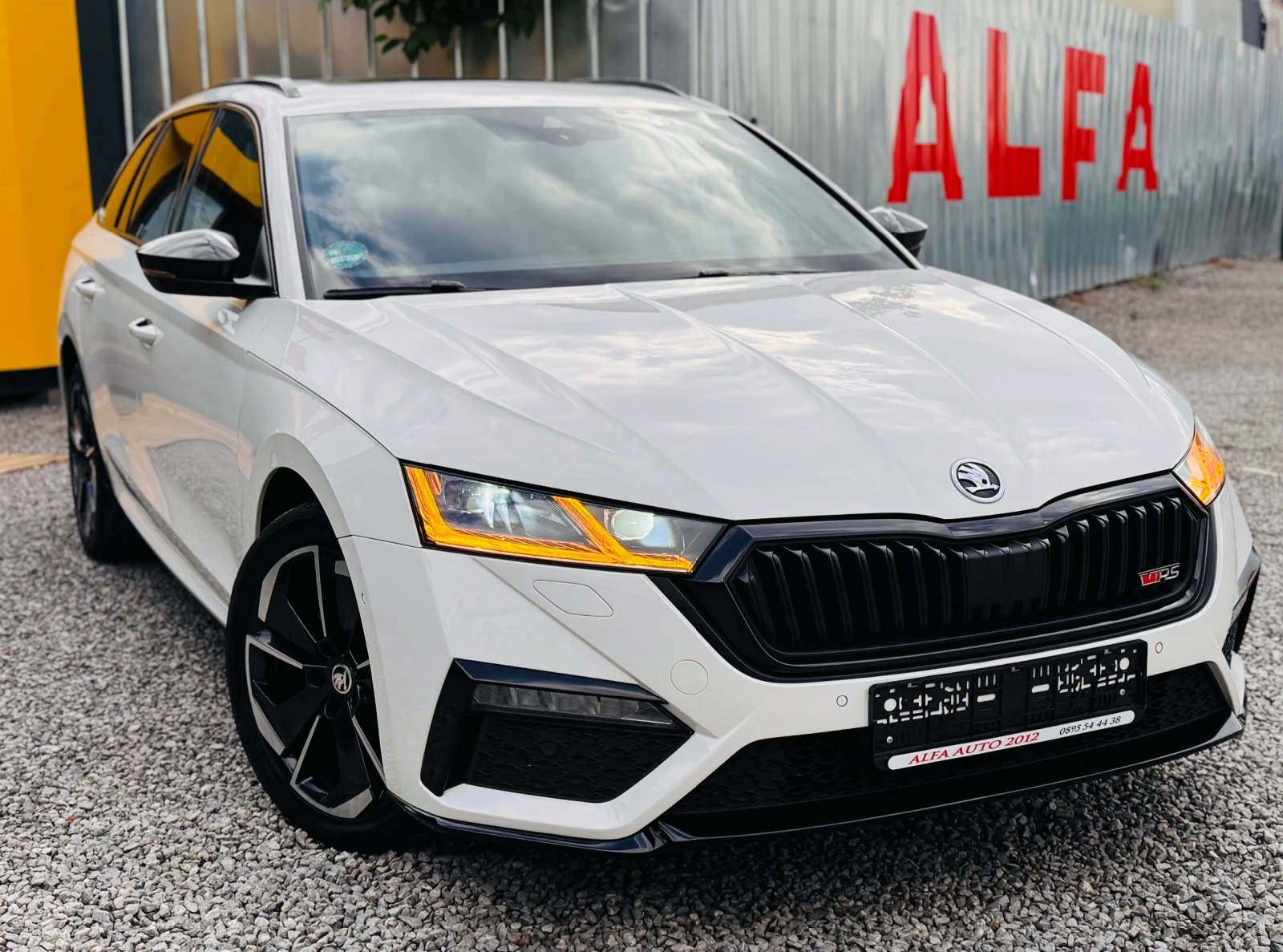Skoda Octavia VRS/1.4TSI/HIBRID/FULL PACKET/БЯЛА ПЕРЛА/НОВА/// - изображение 3