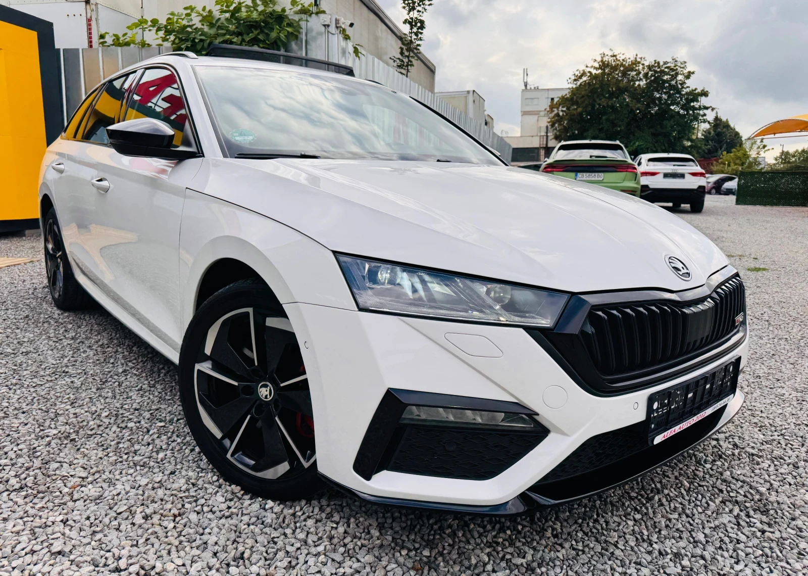 Skoda Octavia VRS/1.4TSI/HIBRID/FULL PACKET/БЯЛА ПЕРЛА/НОВА/// - изображение 4