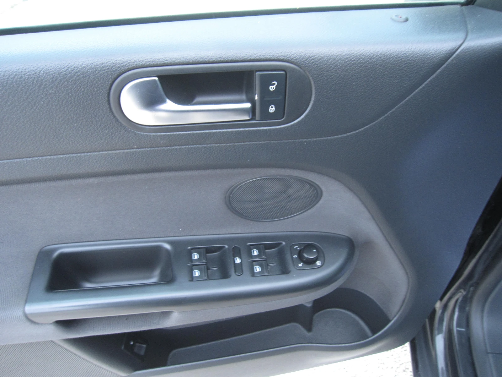 VW Golf Plus 1, 6-Газ. 8кл. NAVI - изображение 9