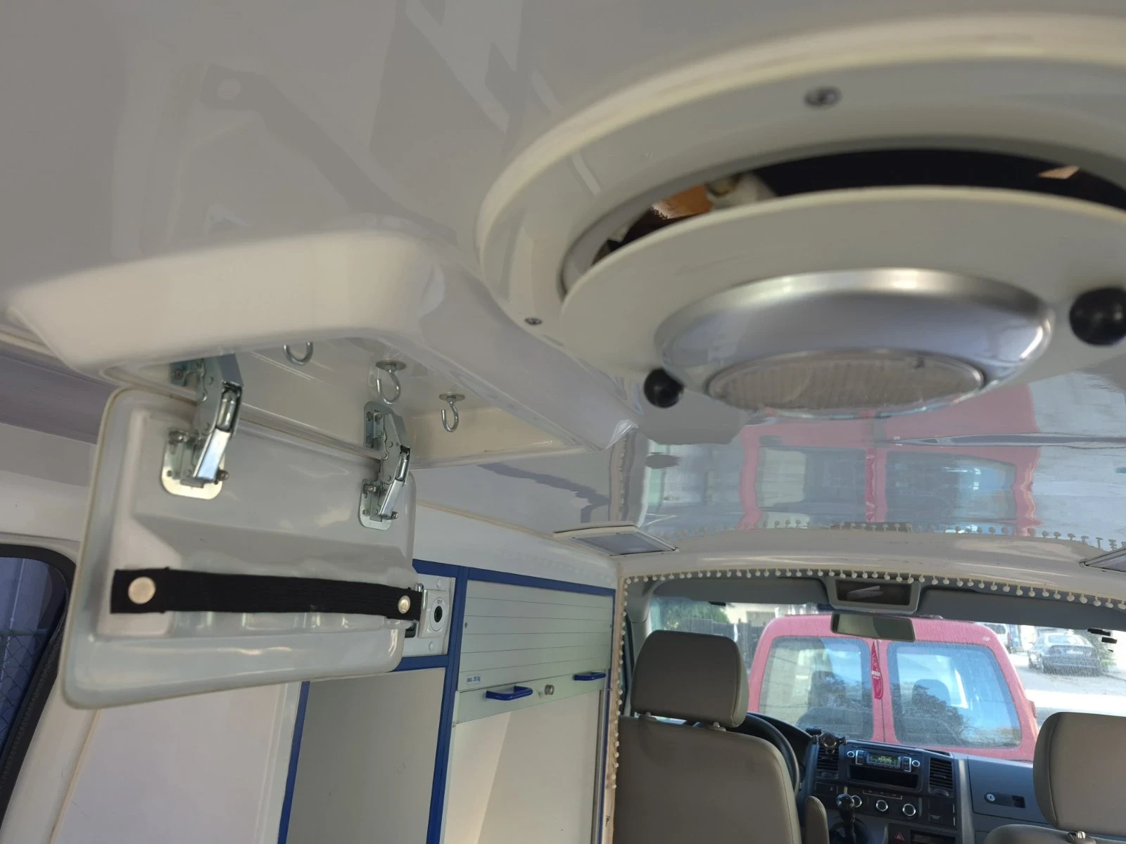 VW Multivan Т5, снимка 11 - Автомобили и джипове - 53882236