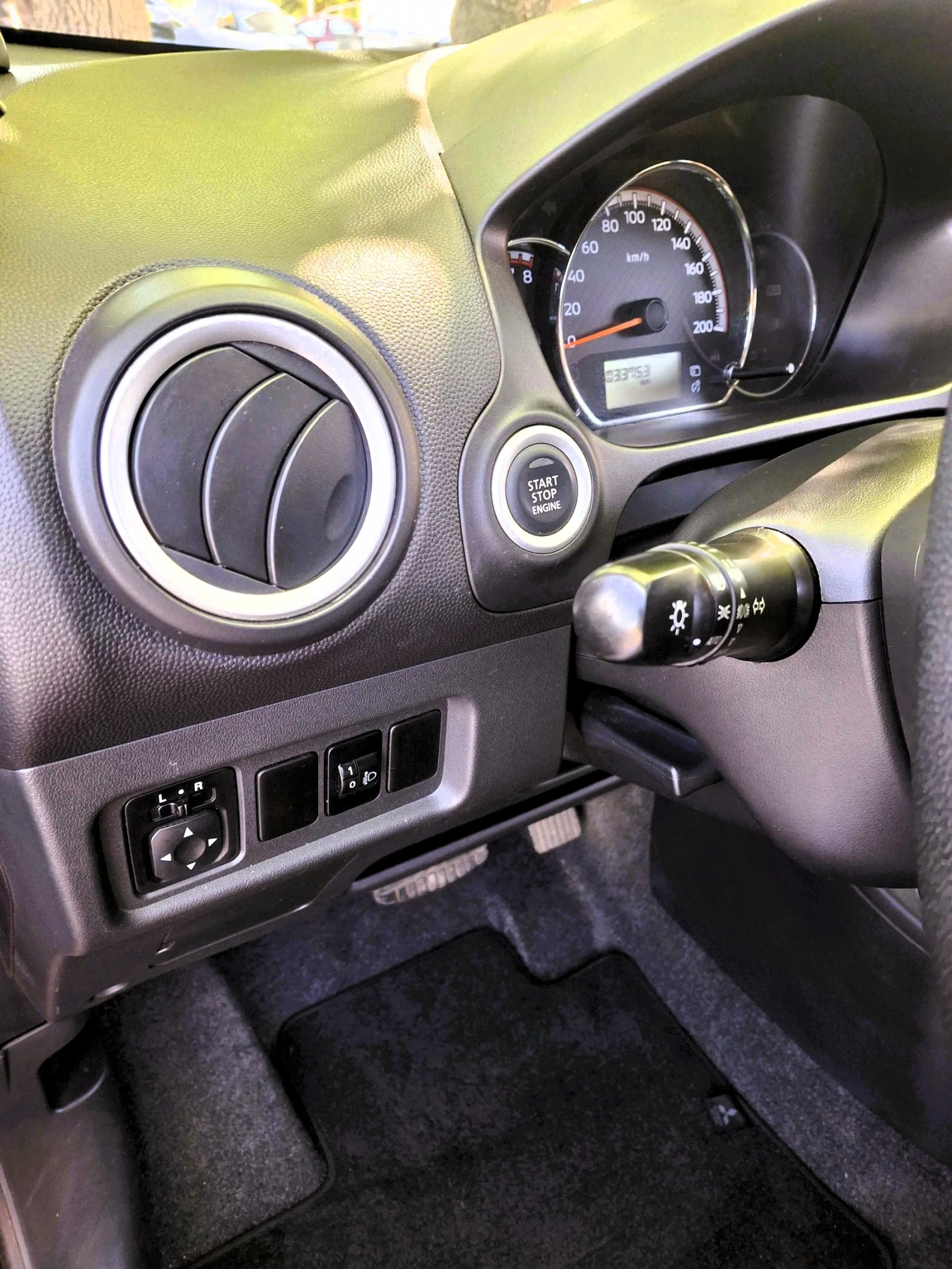 Mitsubishi Space star Автоматик, Нов, Камера, Подгрев, 1.2, 80 к.с., снимка 8 - Автомобили и джипове - 53951159