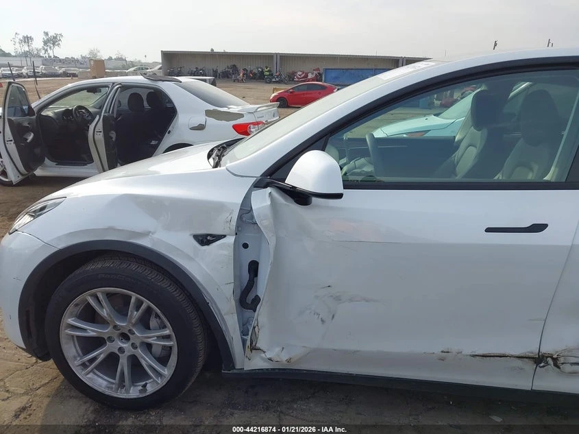 Tesla Model Y Long Range RWD, снимка 6 - Автомобили и джипове - 54169775