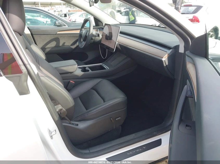 Tesla Model Y Long Range RWD, снимка 5 - Автомобили и джипове - 54169775