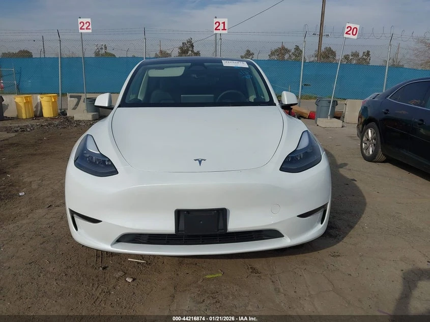 Tesla Model Y Long Range RWD, снимка 13 - Автомобили и джипове - 54169775