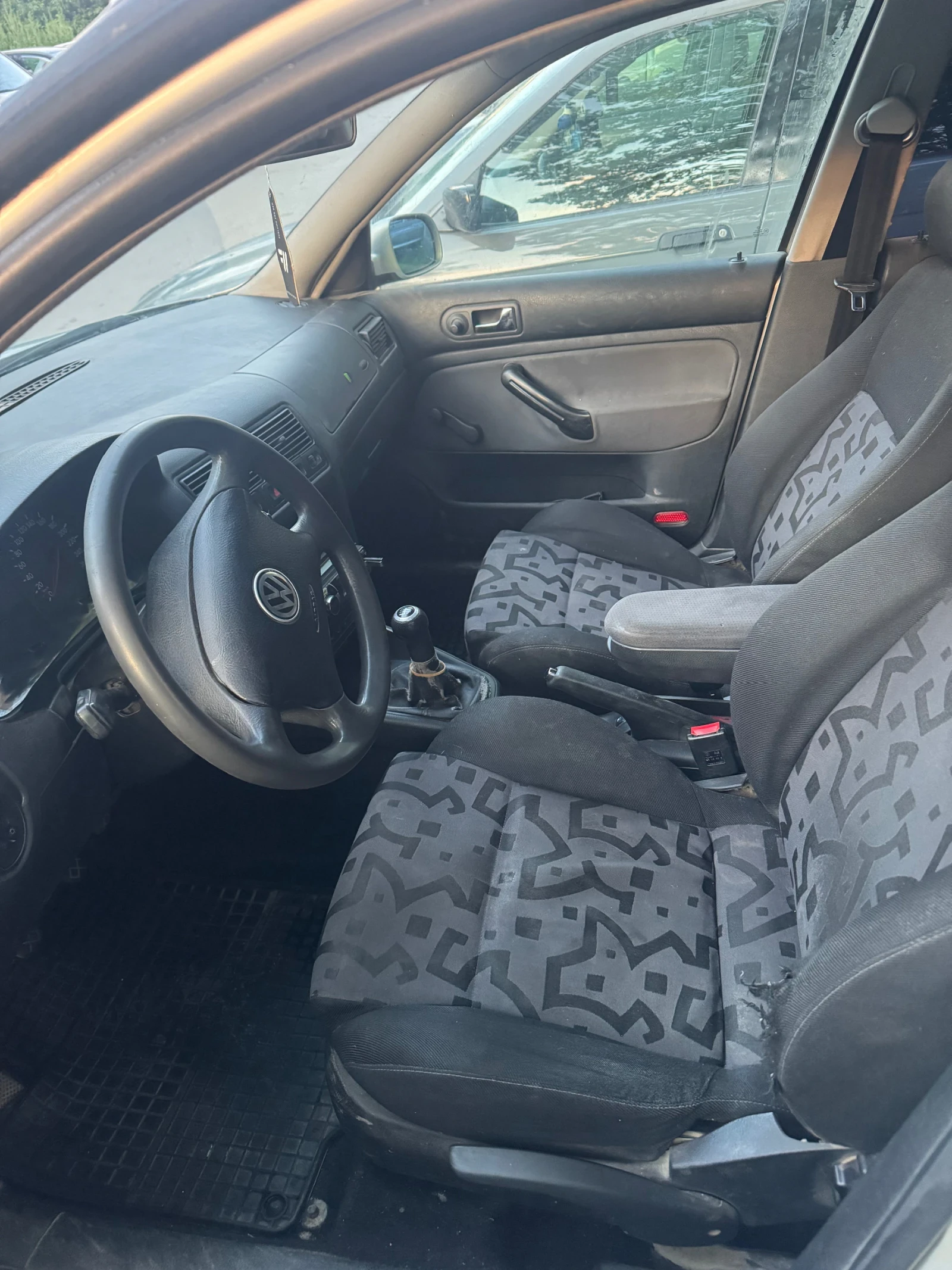 VW Golf 1.9TDI 4X4 6-ск , снимка 8 - Автомобили и джипове - 54563519