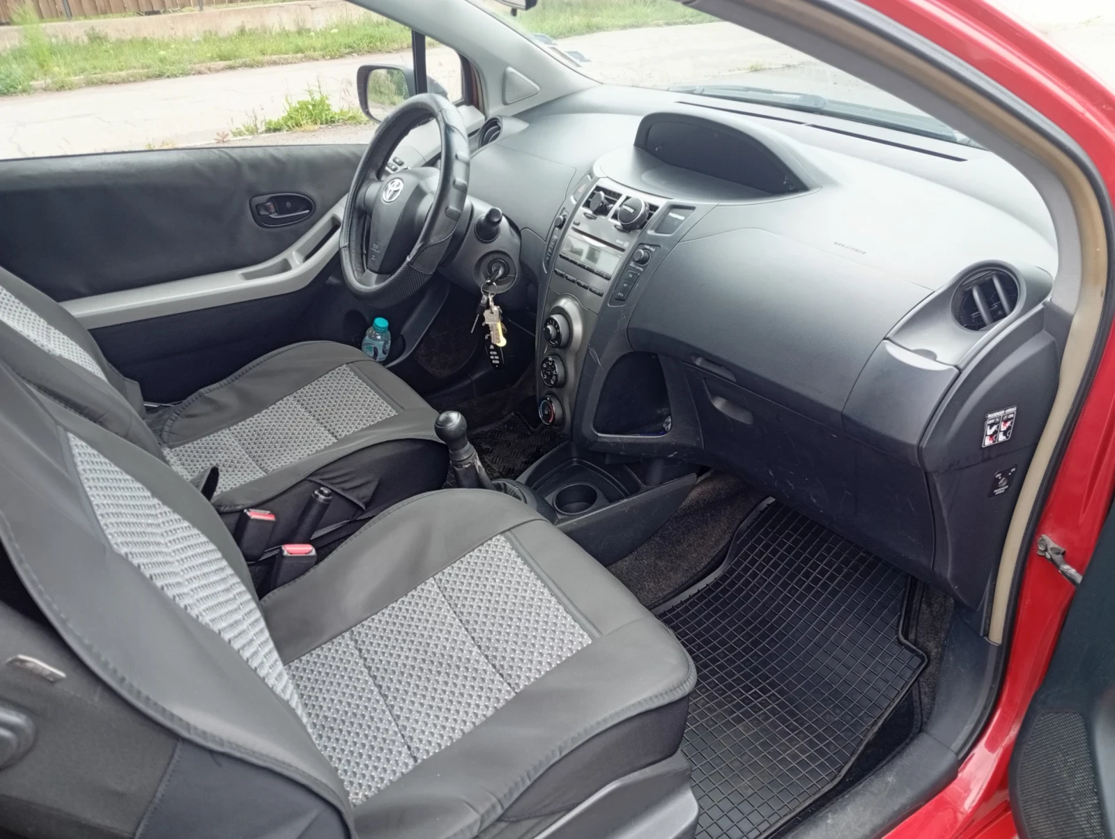 Toyota Yaris, снимка 10 - Автомобили и джипове - 54597966