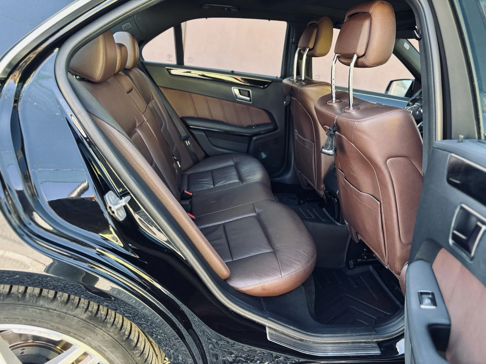 Mercedes-Benz E 300, снимка 10 - Автомобили и джипове - 54713616
