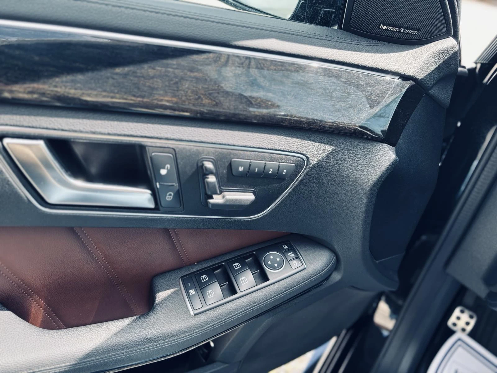 Mercedes-Benz E 300, снимка 17 - Автомобили и джипове - 54713616