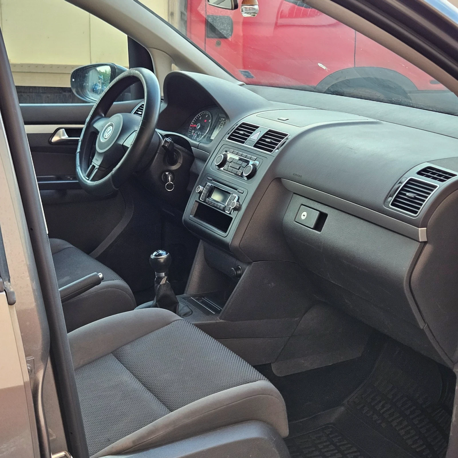VW Touran, снимка 6 - Автомобили и джипове - 55654252