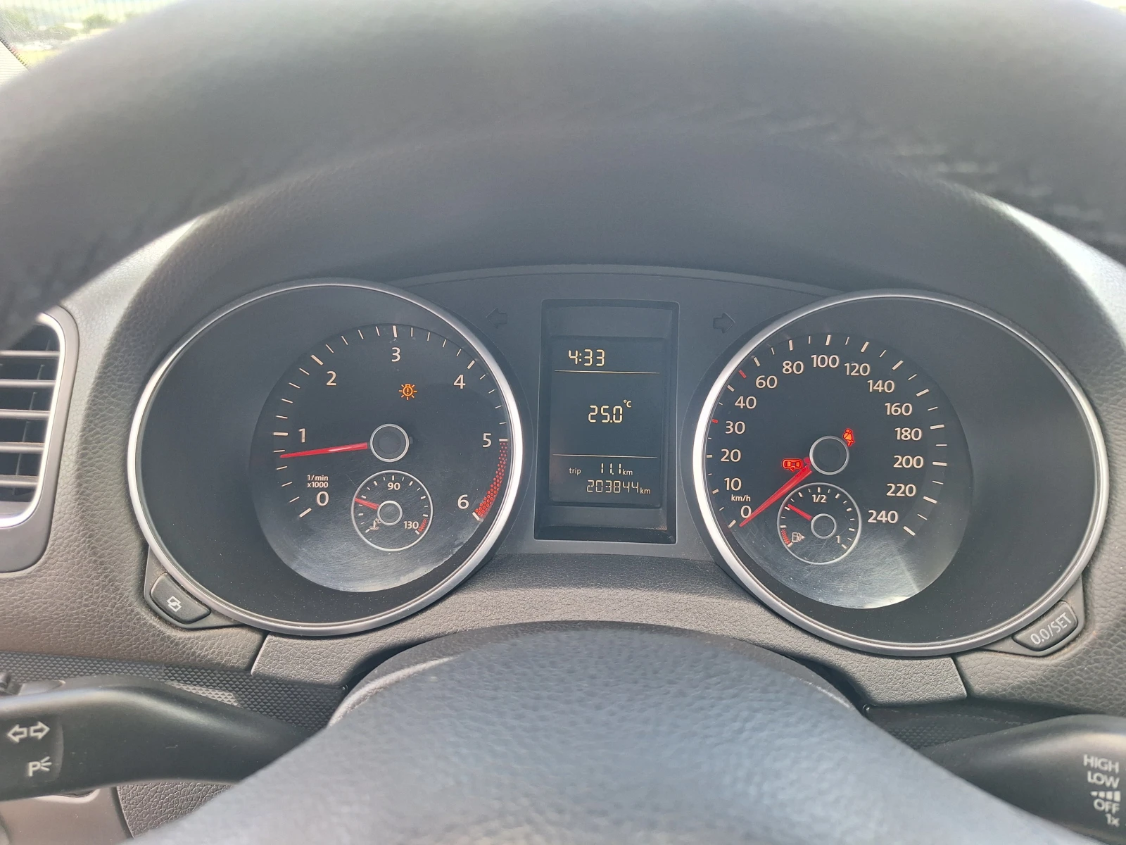 VW Golf 1.6tdi 105k.c, снимка 11 - Автомобили и джипове - 55659511