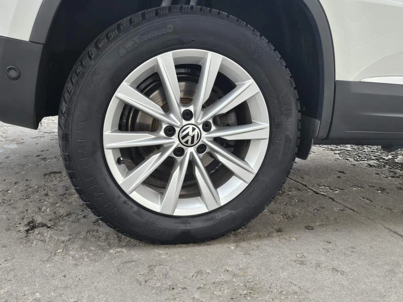 VW Tiguan, снимка 12 - Автомобили и джипове - 47395815