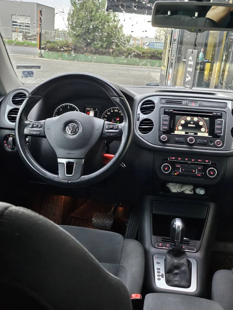 VW Tiguan, снимка 10 - Автомобили и джипове - 47395815