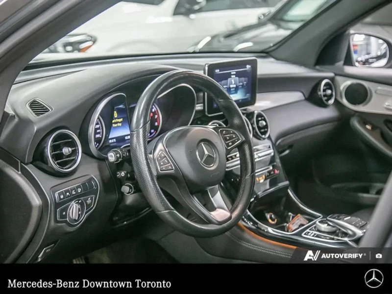 Mercedes-Benz GLC 300 * AMG PACK* DISTRONIC* 360 CAM* PANO* , снимка 5 - Автомобили и джипове - 53370863