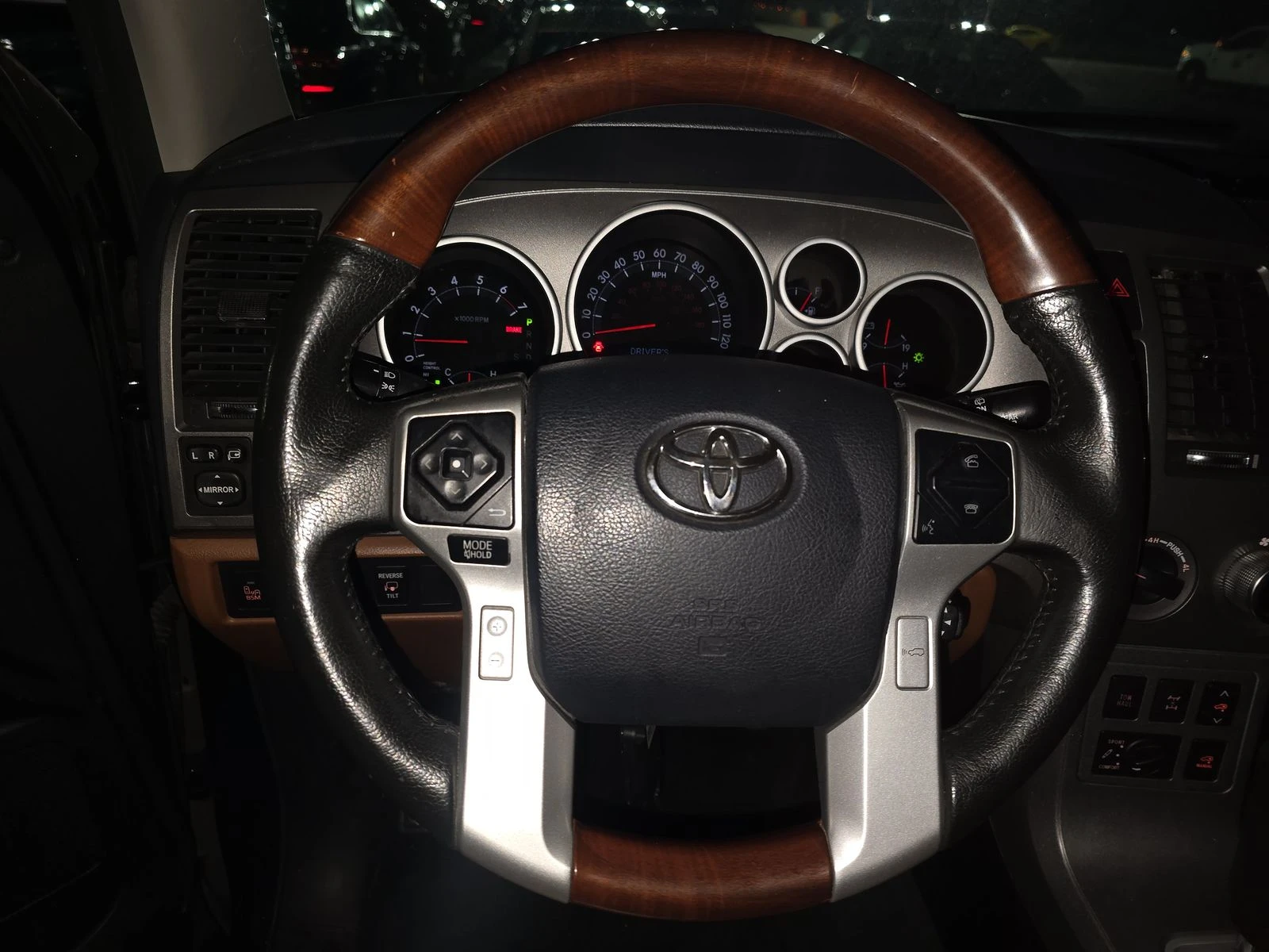 Toyota Sequoia PLATINUM 5.7* Обдух* JBL* Дистроник* 7-Места*  - изображение 9