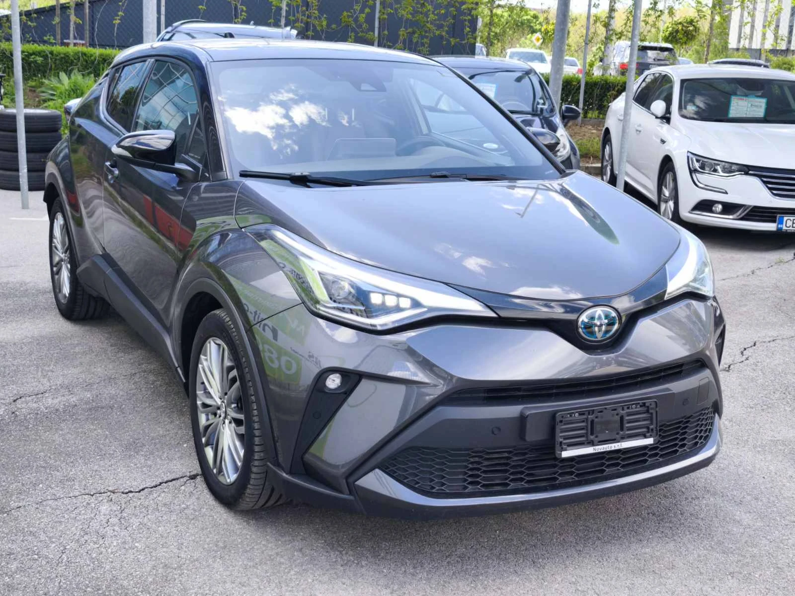 Toyota C-HR Classy Bi-Tone 2.0 hybrid - изображение 2