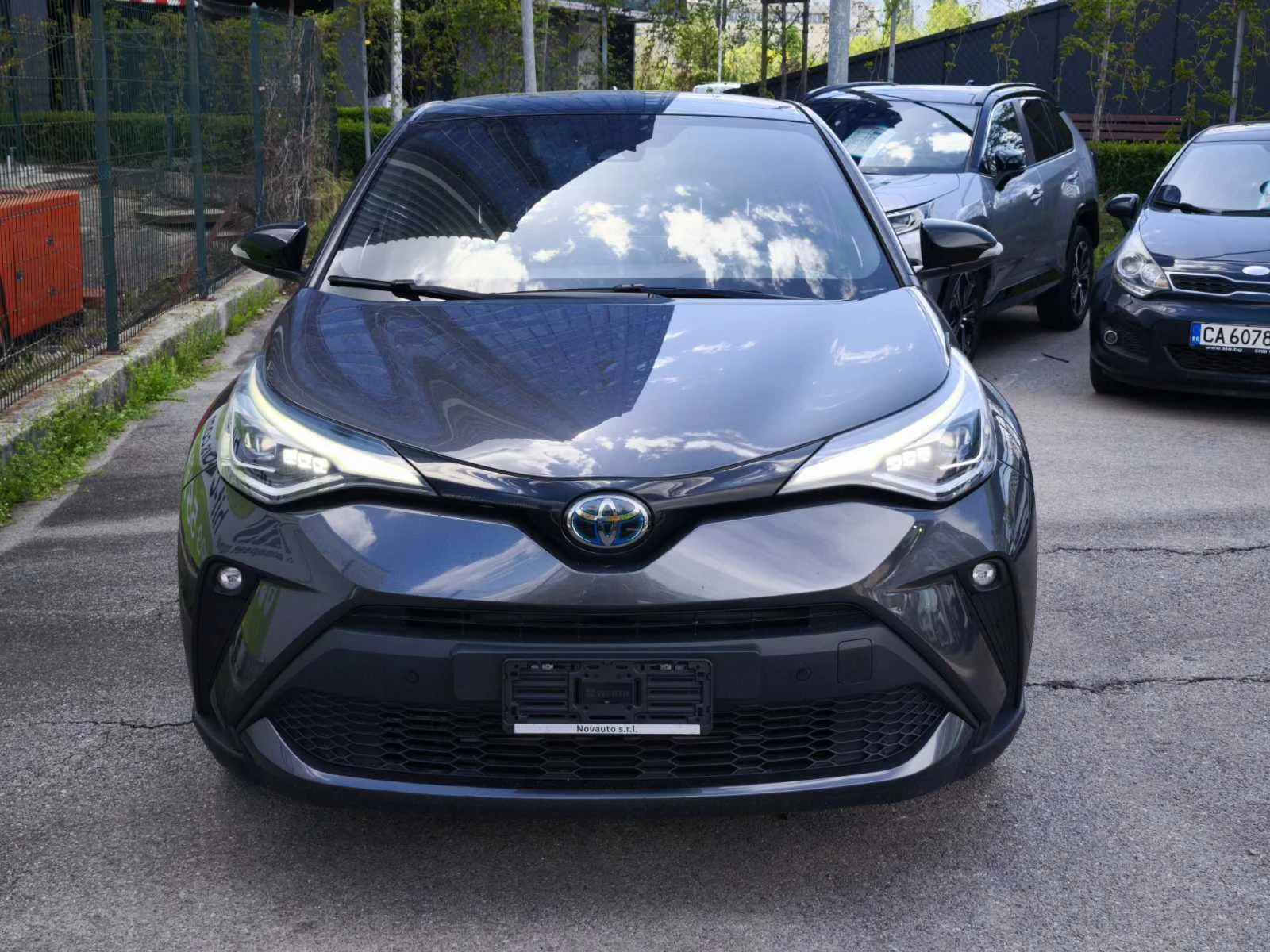 Toyota C-HR Classy Bi-Tone 2.0 hybrid - изображение 3