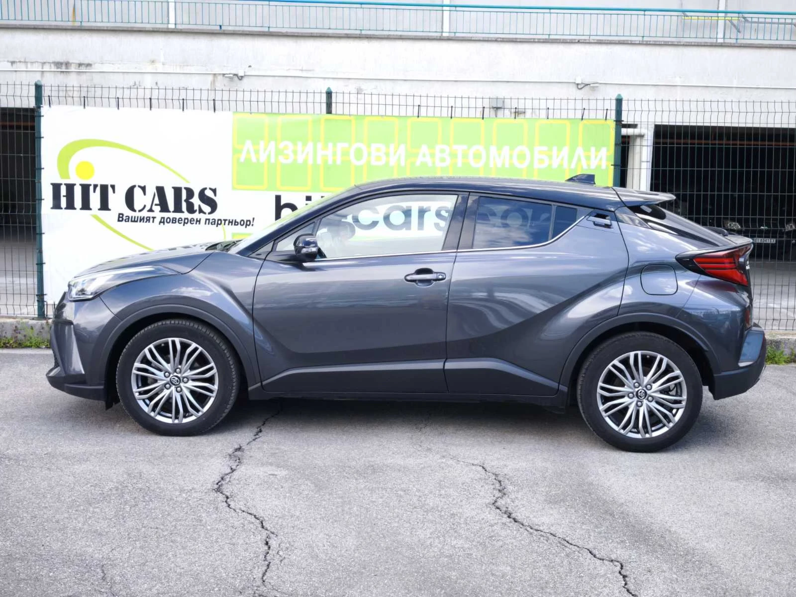 Toyota C-HR Classy Bi-Tone 2.0 hybrid - изображение 7