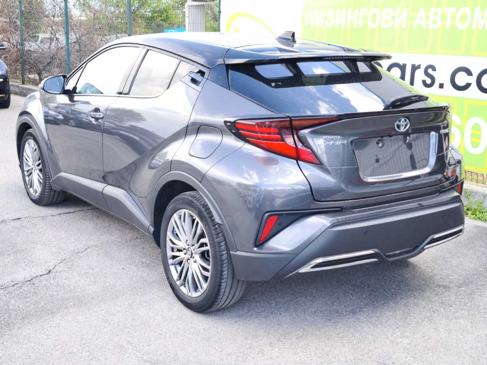 Toyota C-HR Classy Bi-Tone 2.0 hybrid - изображение 4