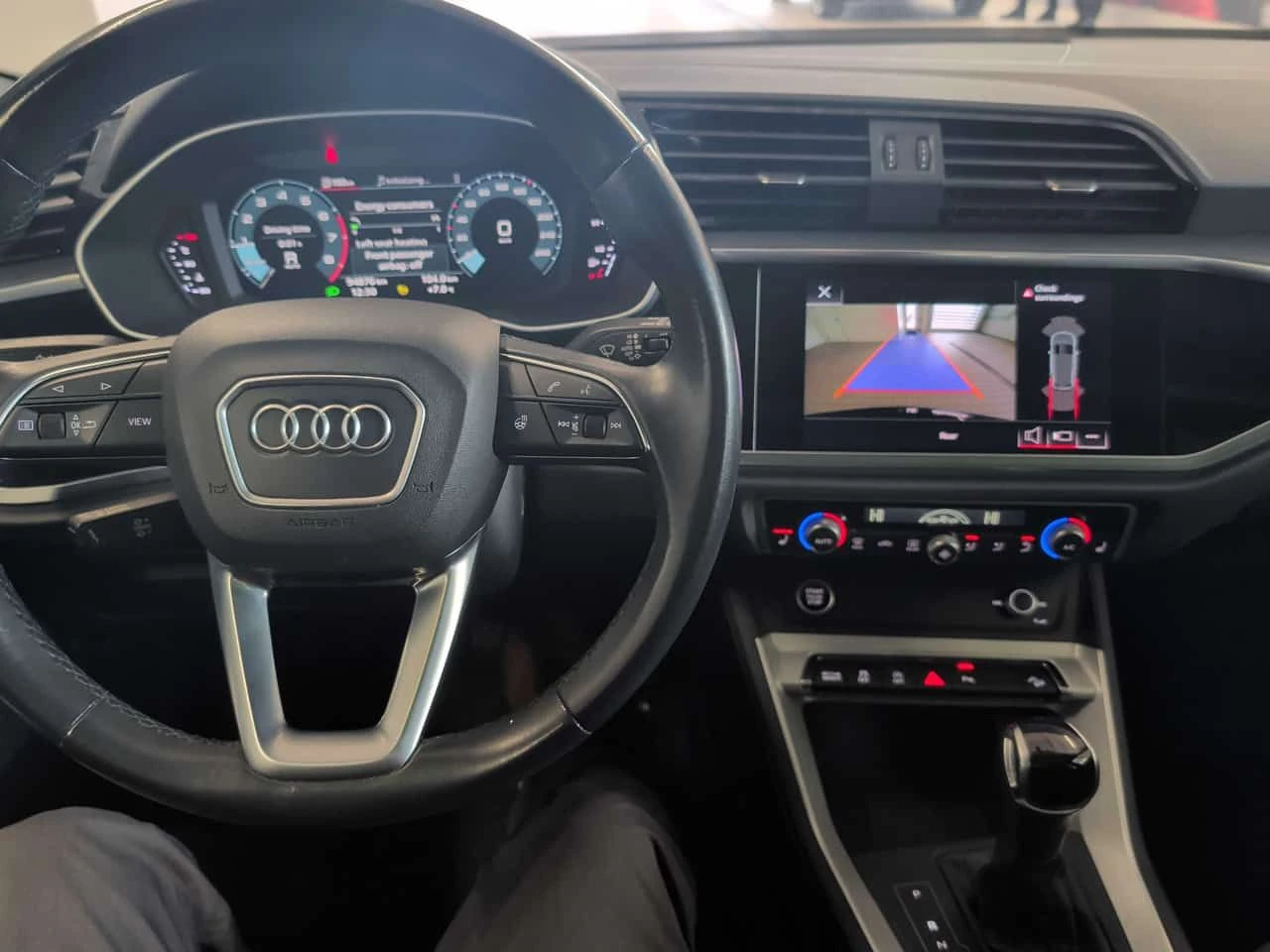 Audi Q3 Komfort/ДИСТРОНИК/ПАНОРАМА/ПОДГРЕВИ, снимка 9 - Автомобили и джипове - 54011437