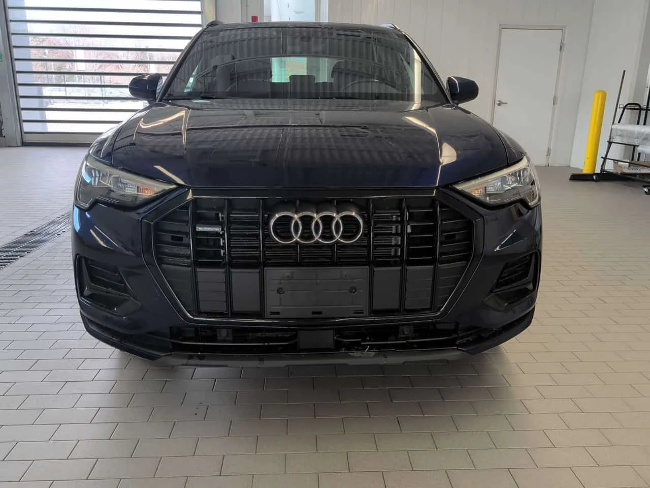 Audi Q3 Komfort/ДИСТРОНИК/ПАНОРАМА/ПОДГРЕВИ, снимка 2 - Автомобили и джипове - 54011437