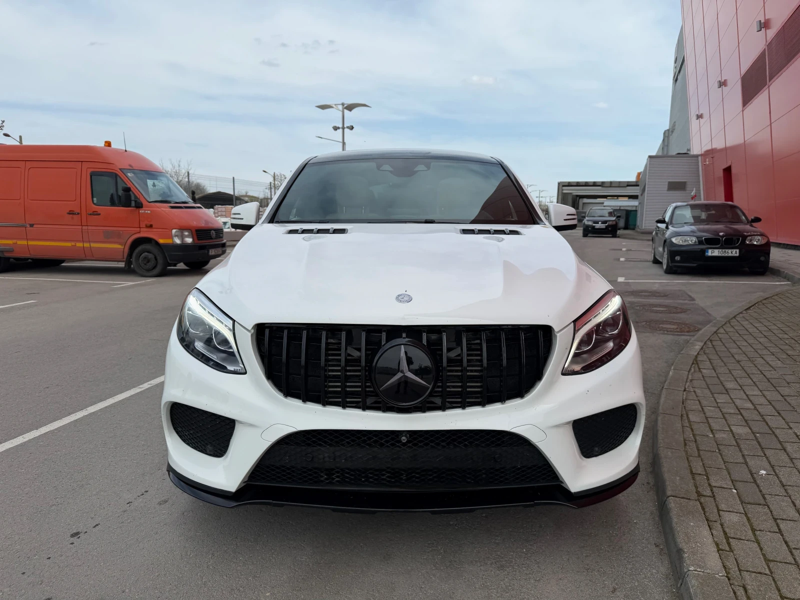 Mercedes-Benz GLE 350 AMG* COUPE* ВАКУМ* Панорама* Обдухване, снимка 3 - Автомобили и джипове - 54179255