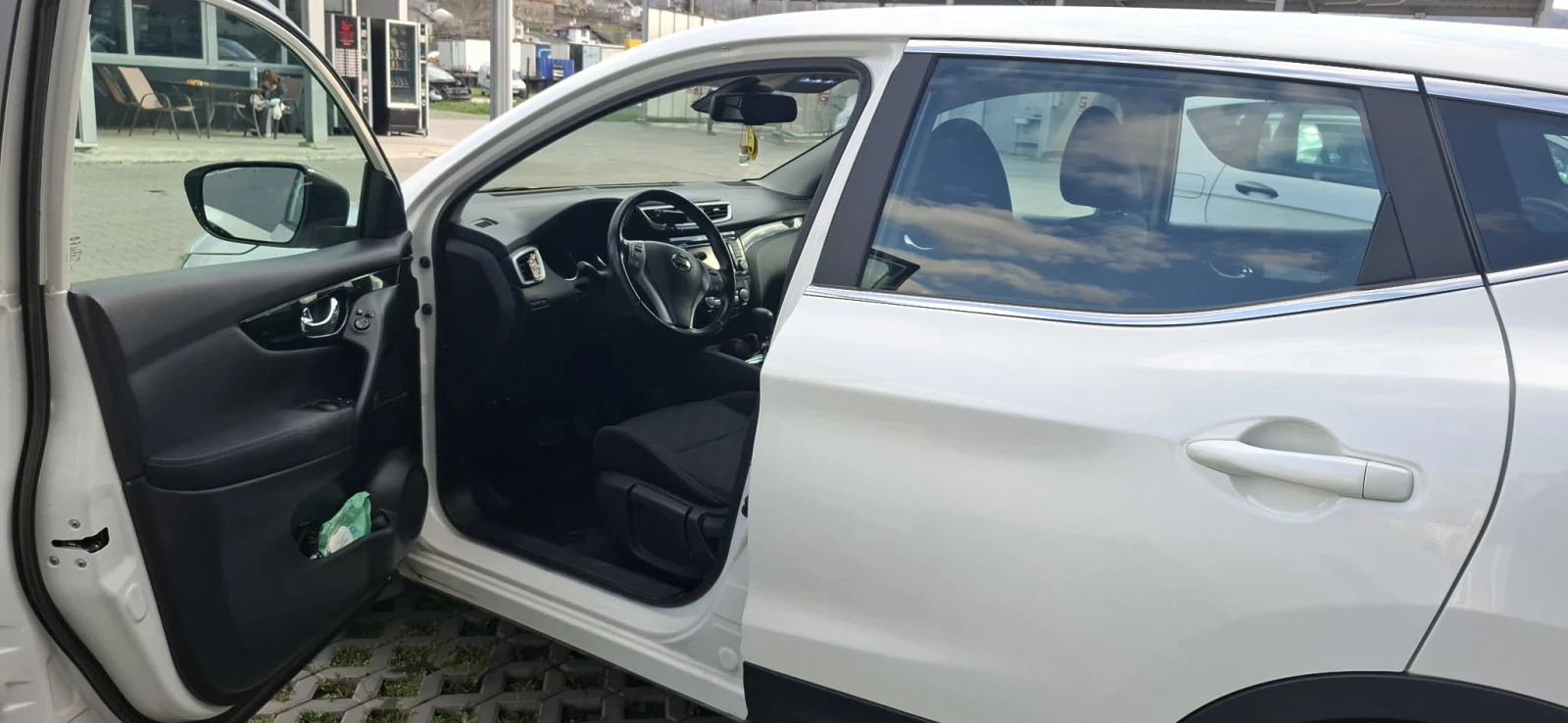 Nissan Qashqai, снимка 16 - Автомобили и джипове - 54268717