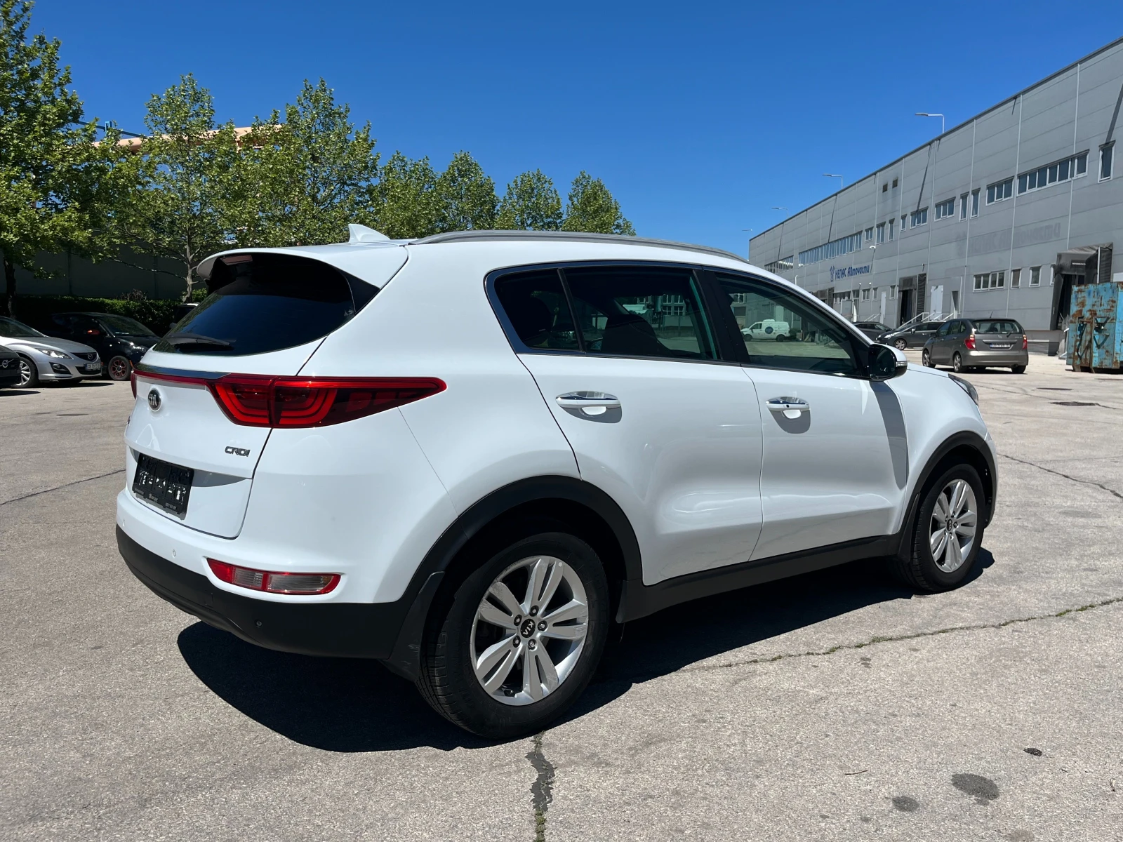 Kia Sportage 2.0d/4x4/Автомат/JBL/ГАРАНЦИЯ, снимка 4 - Автомобили и джипове - 54553870