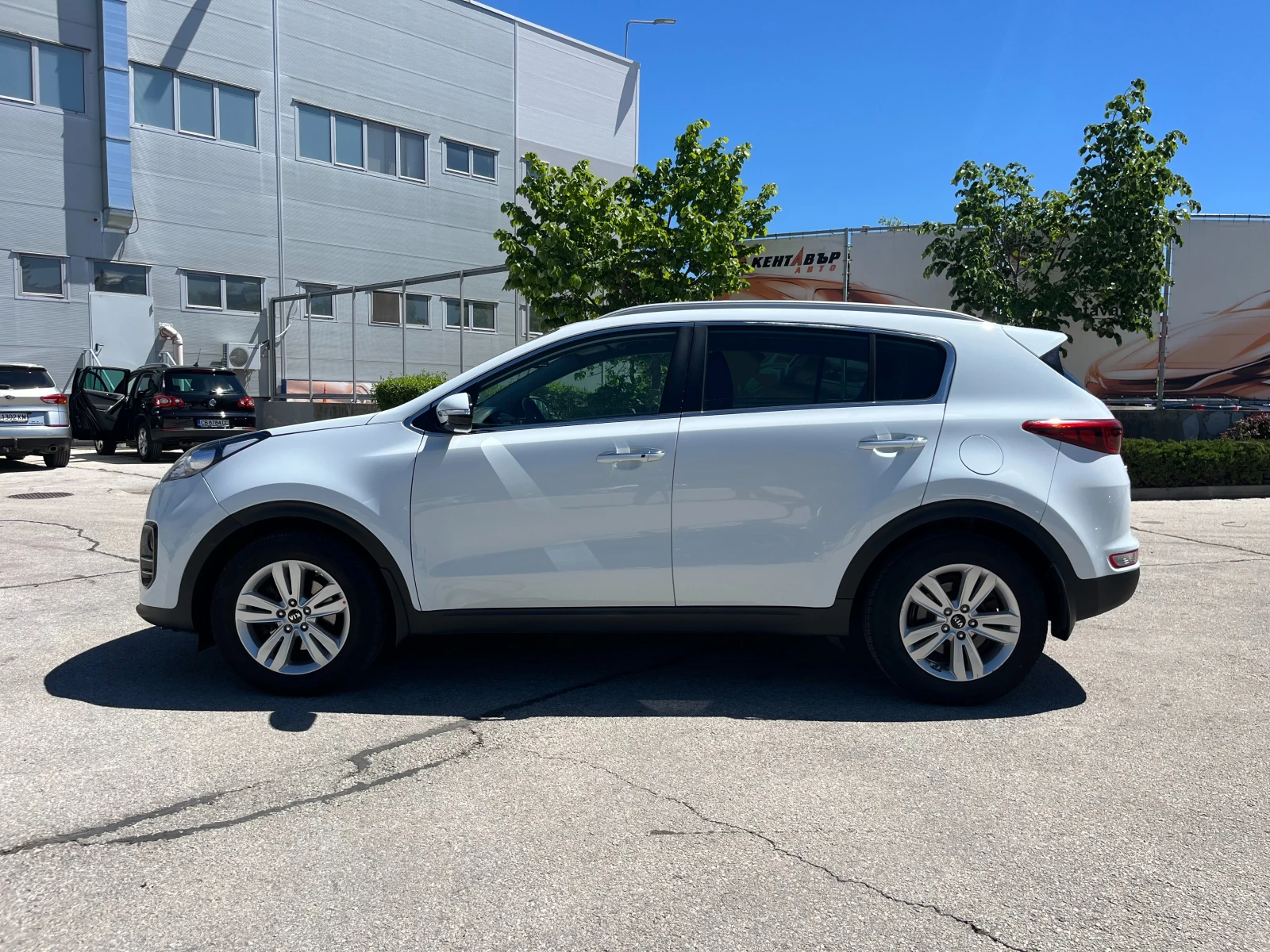 Kia Sportage 2.0d/4x4/Автомат/JBL/ГАРАНЦИЯ, снимка 2 - Автомобили и джипове - 54553870