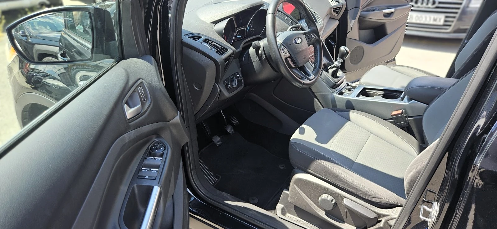 Ford Kuga 1.5 tdci BUSINESS S&S 2WD 120hp, снимка 8 - Автомобили и джипове - 54625002