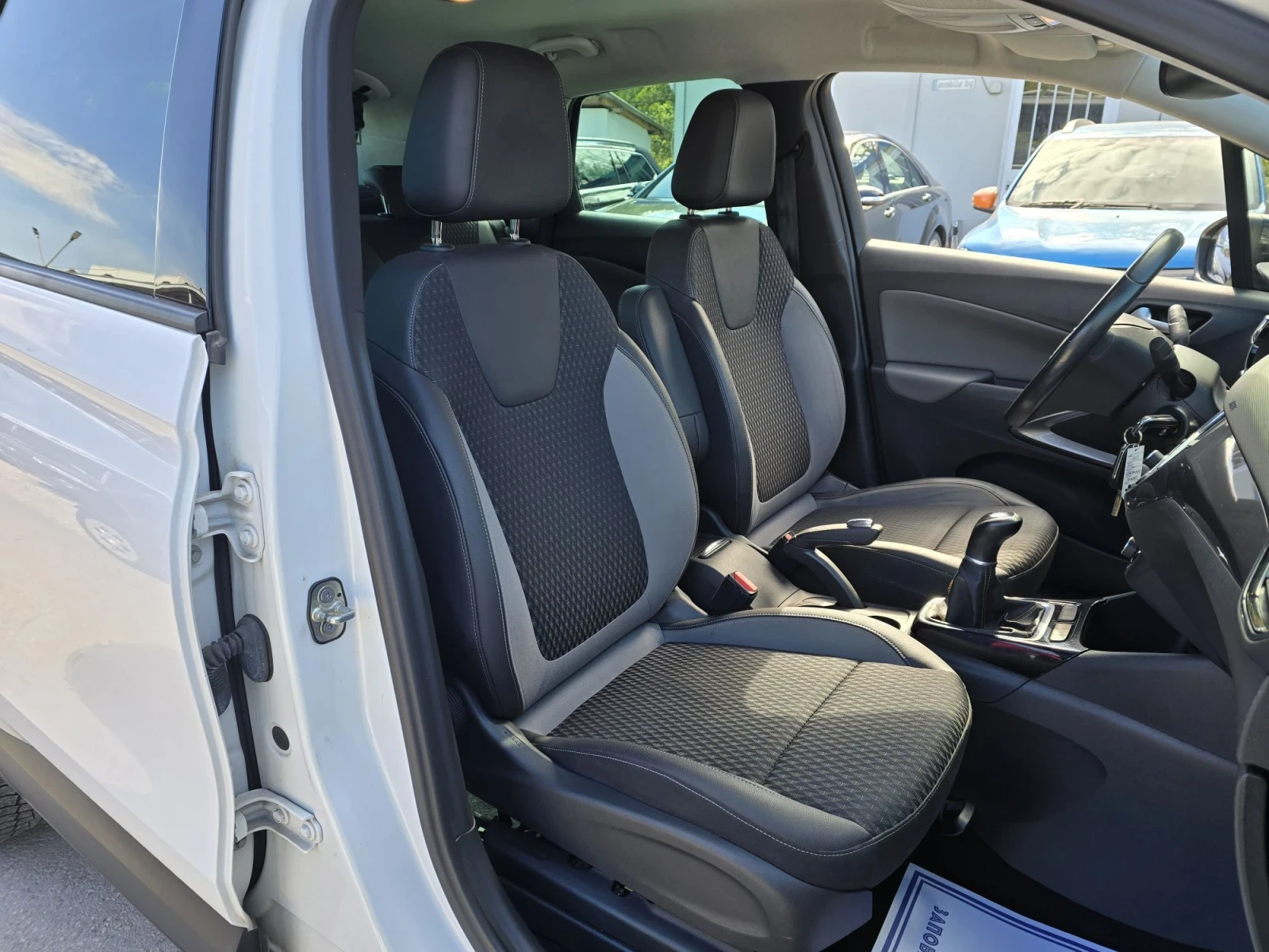 Opel Crossland X 1.6D 100к.с Топ състояние , снимка 12 - Автомобили и джипове - 56208012