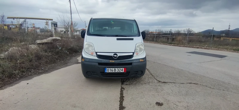 Opel Vivaro 2.0 климатик, снимка 2 - Бусове и автобуси - 49528944