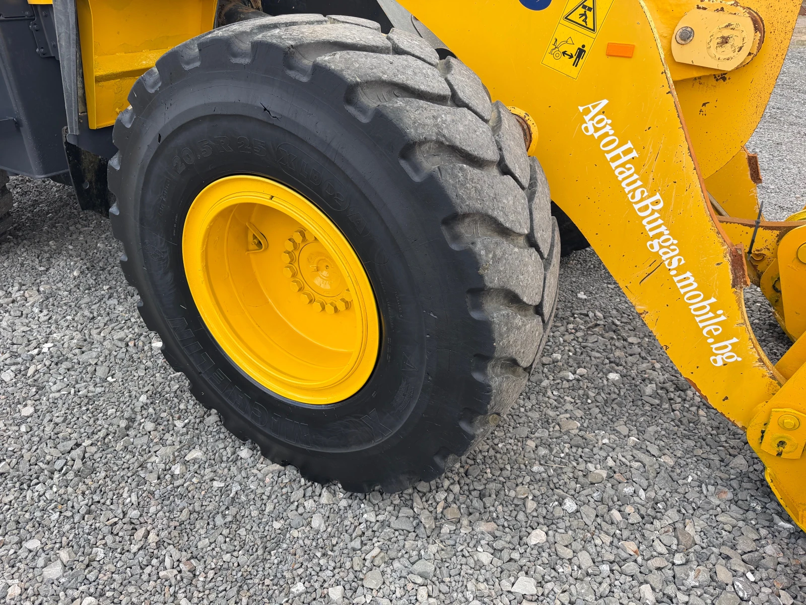 Челен товарач Komatsu WA 320 ЛИЗИНГ, снимка 9 - Индустриална техника - 54663124