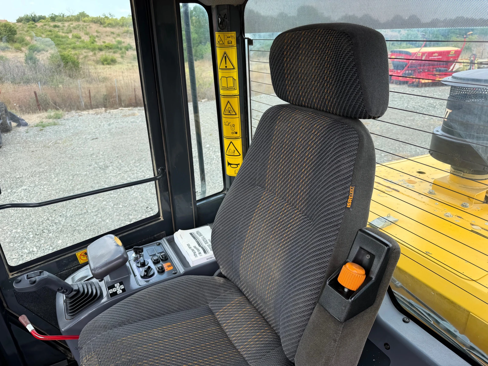 Челен товарач Komatsu WA 320 ЛИЗИНГ, снимка 12 - Индустриална техника - 54663124