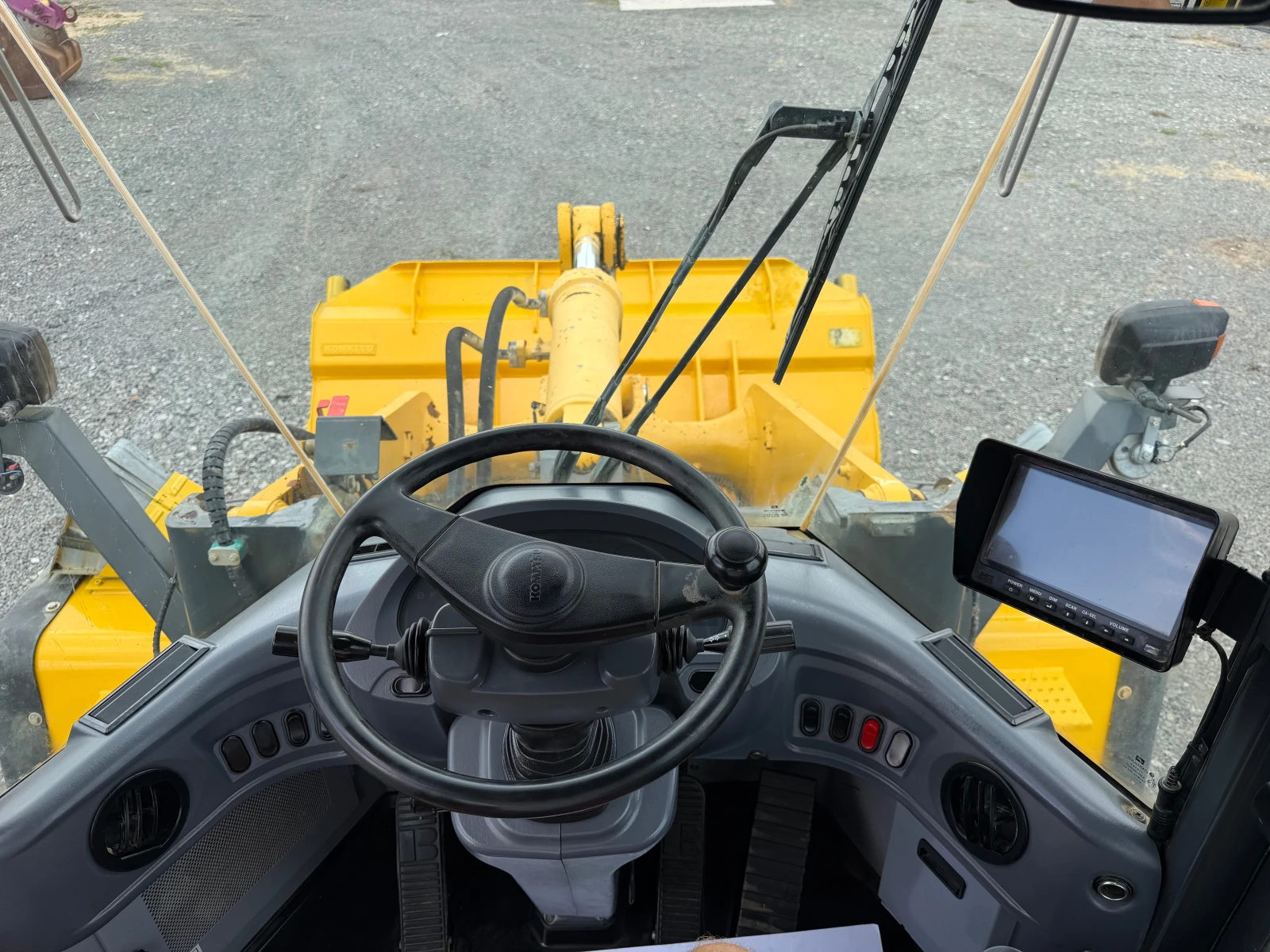 Челен товарач Komatsu WA 320 ЛИЗИНГ, снимка 17 - Индустриална техника - 54663124