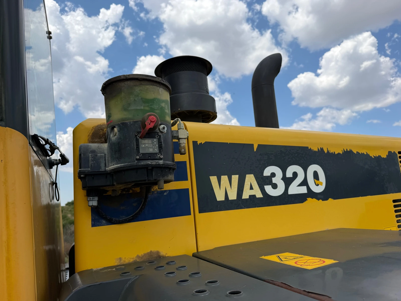 Челен товарач Komatsu WA 320 ЛИЗИНГ, снимка 10 - Индустриална техника - 54663124